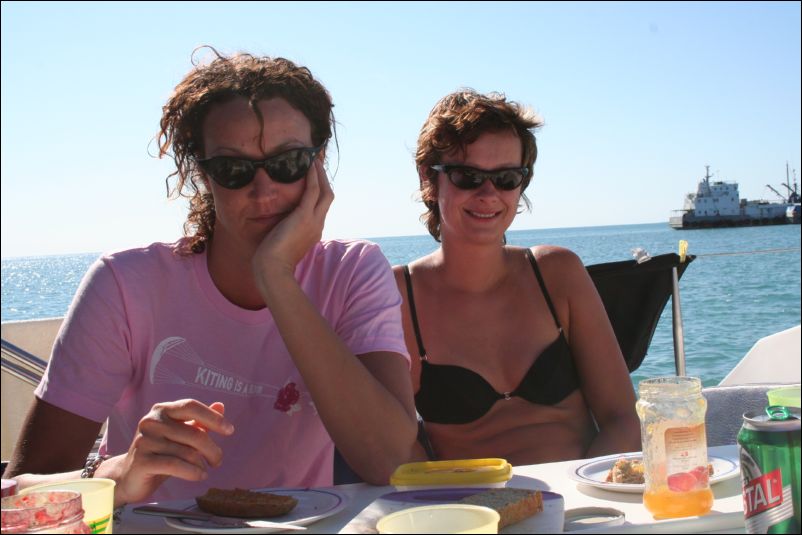 Vibeke og Lise ved frokosten.